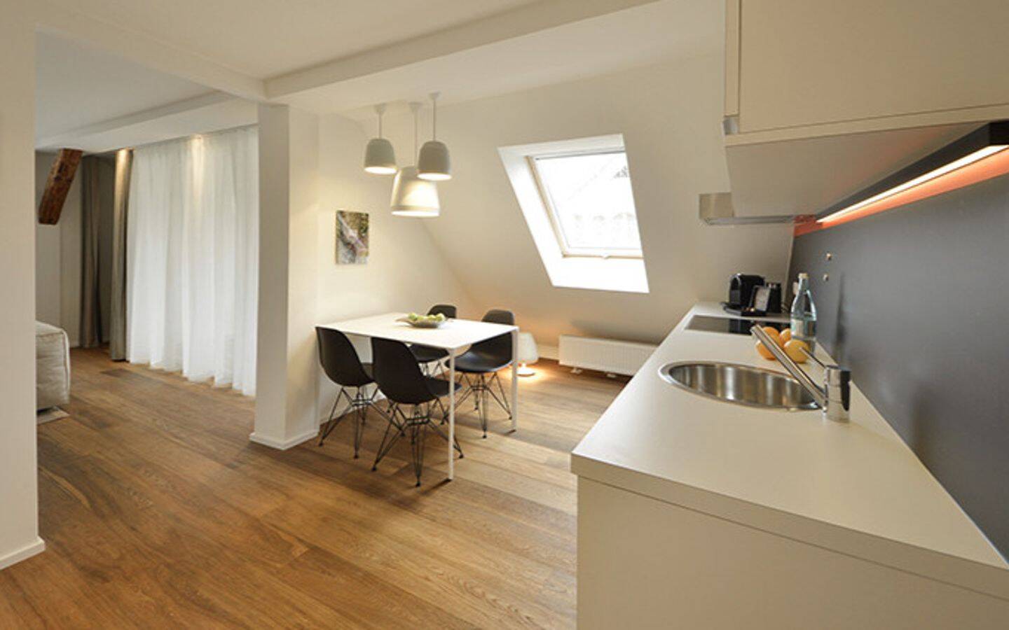 Design 3-Zimmerwohnung im Stuttgarter Zentrum für Zeitwohnen ab 1 Monat – 70178 Stuttgart – Vorschaubild 3