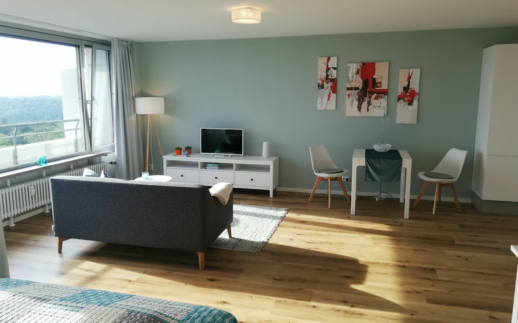 Möbliert Wohnen auf Zeit in Stuttgart Asemwald mit fantastischer Aussicht – 70599 Stuttgart – Vorschaubild 2