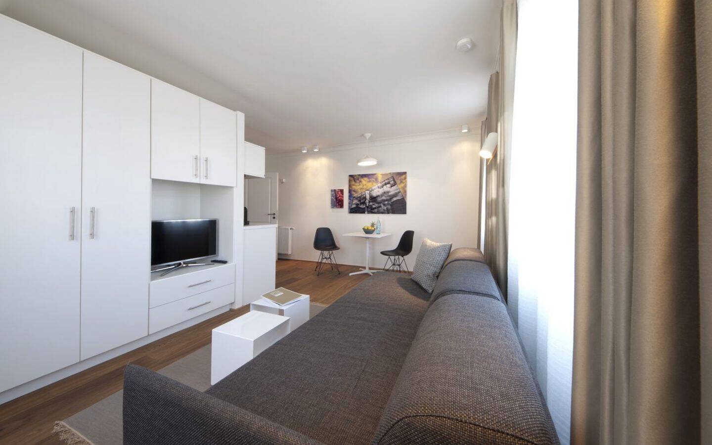 Designer Apartment im Stuttgarter Zentrum für Zeitwohnen ab 1 Monat – 70178 Stuttgart – Vorschaubild 2