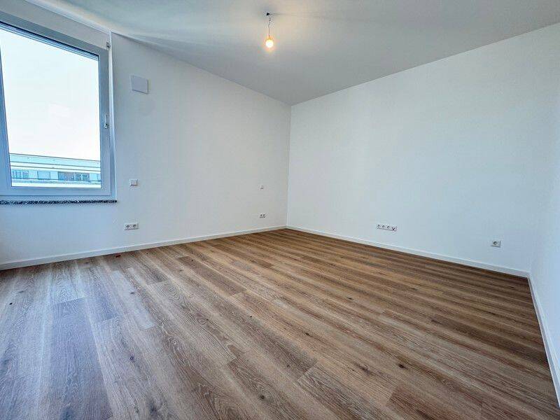 Penthouse-Traum mit Münsterblick! Fantastische 2-Zi-Wohnung mit gemütlicher Loggia – 89231 Neu-Ulm – Vorschaubild 3
