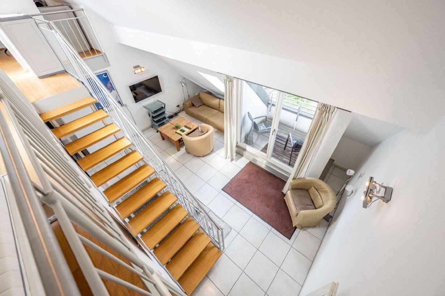 AIGNER – Außergewöhnliche Maisonette mit Galerie, zwei Balkonen und Parkplatz – 80687 München – Vorschaubild 3