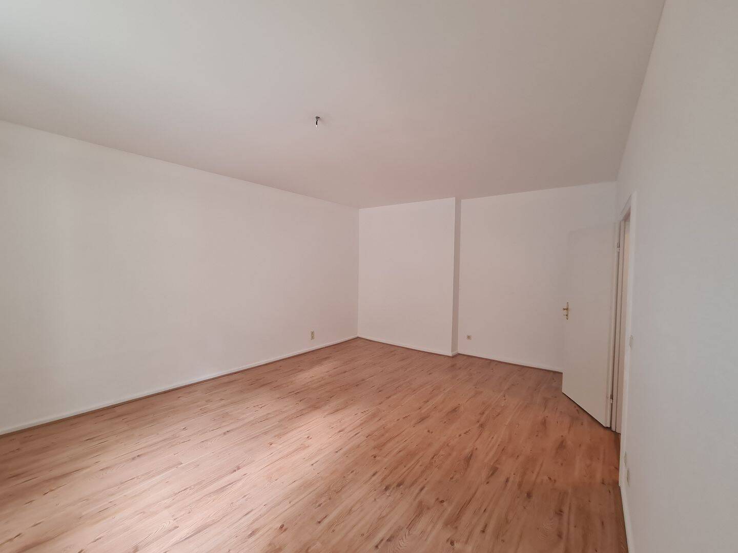 Ruhige 1-Zimmer-Wohnung in Toplage auf der Wilhelmstraße – 65183 Wiesbaden – Vorschaubild 5