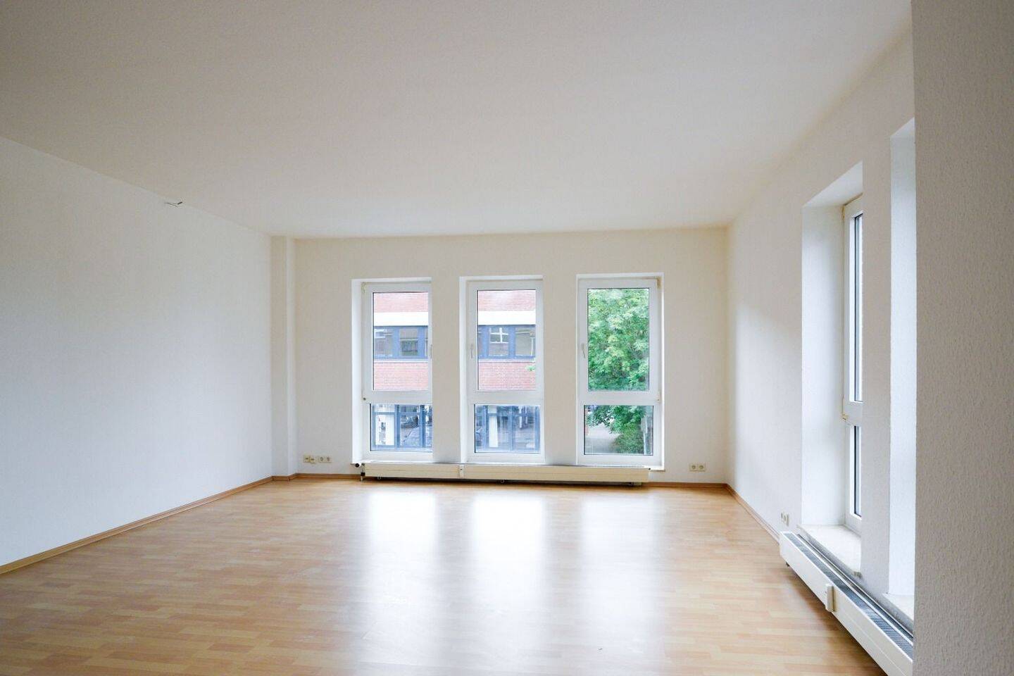 Charmante Maisonette-Wohnung mit neuer Einbauküche und Dachterrasse in Kreyenbrück – 26133 Oldenburg (Oldb) – Vorschaubild 2