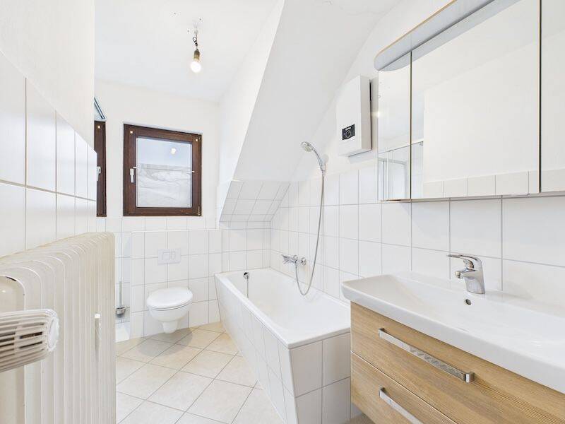 Charmante, helle 3-Zimmer-Dachgeschosswohnung in Sankt Augustin-Hangelar. – 53757 Sankt Augustin – Vorschaubild 3