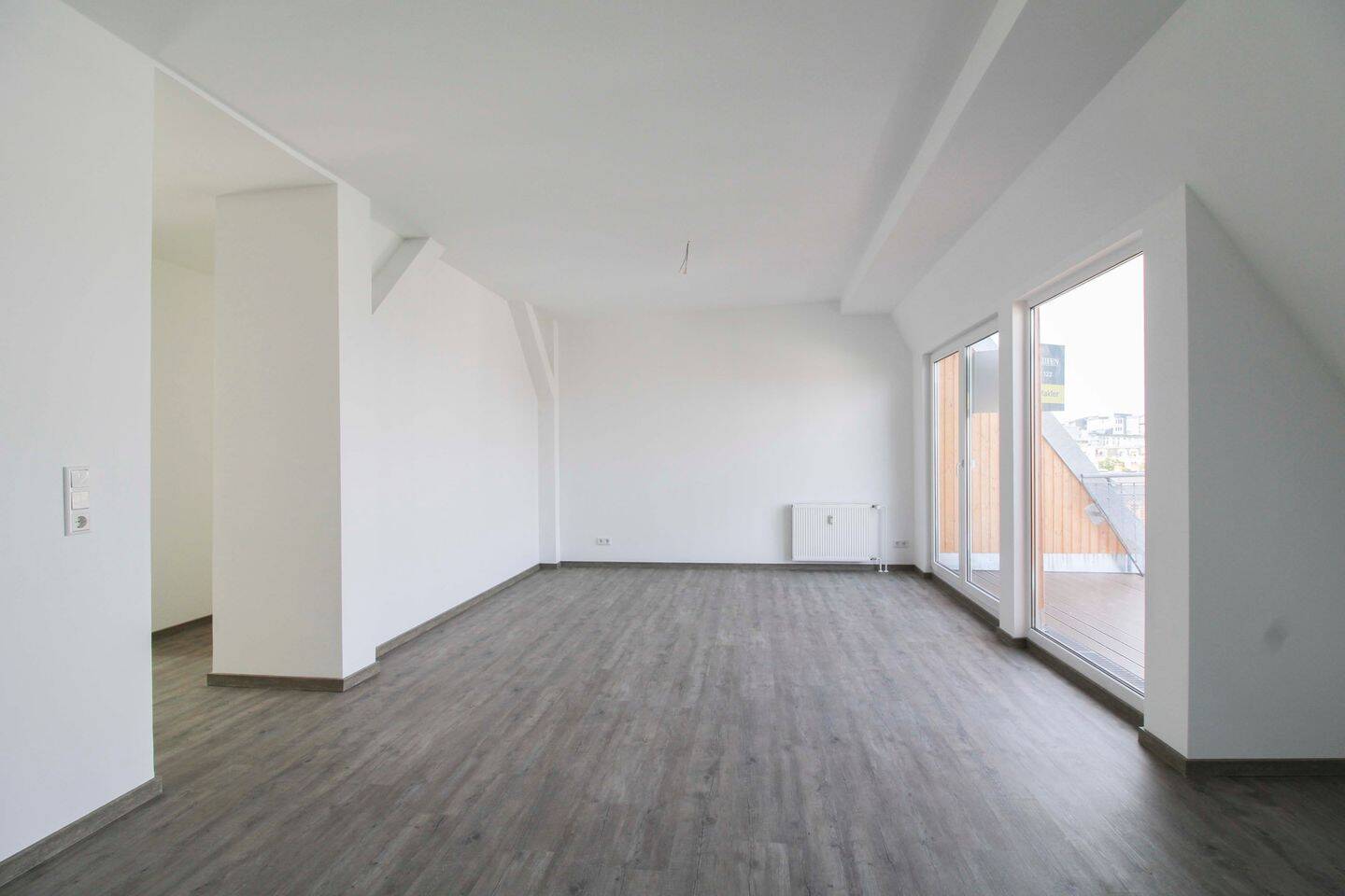 Sofort bezugsfrei: Frisch renovierte Dachgeschosswohnung (ohne Aufzug) im Altbau mit großem Balkon – 13189 Berlin – Vorschaubild 4