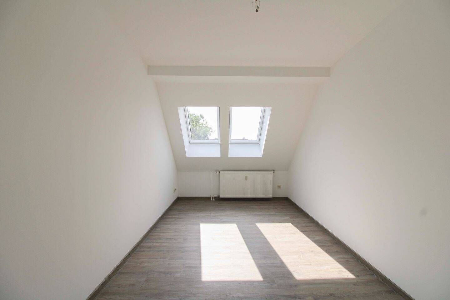 Sofort bezugsfrei: Frisch renovierte Dachgeschosswohnung (ohne Aufzug) im Altbau mit großem Balkon – 13189 Berlin – Vorschaubild 6