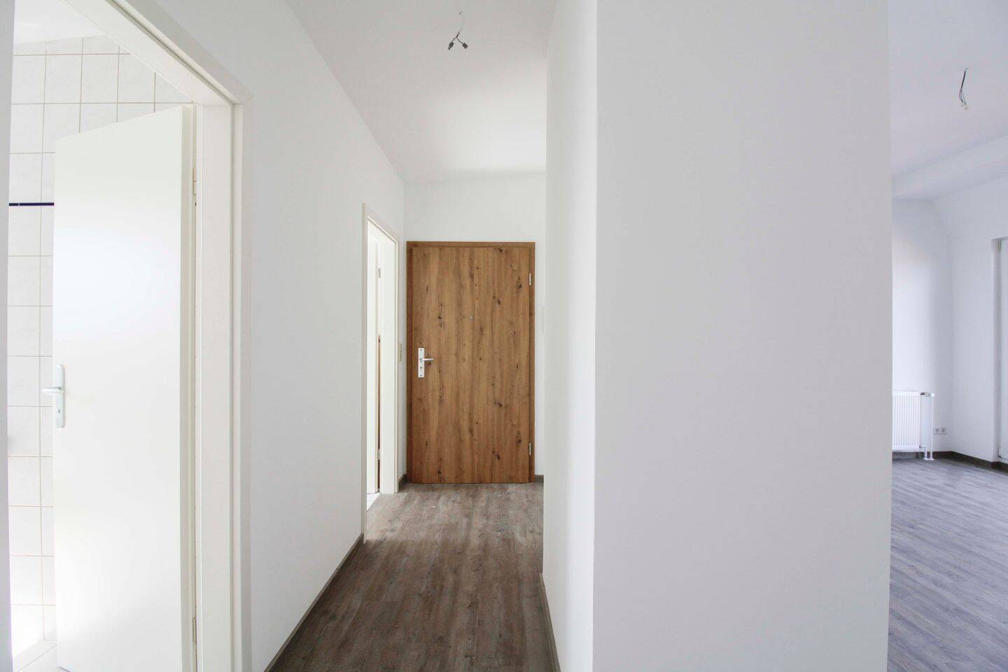 Sofort bezugsfrei: Frisch renovierte Dachgeschosswohnung (ohne Aufzug) im Altbau mit großem Balkon – 13189 Berlin – Vorschaubild 7