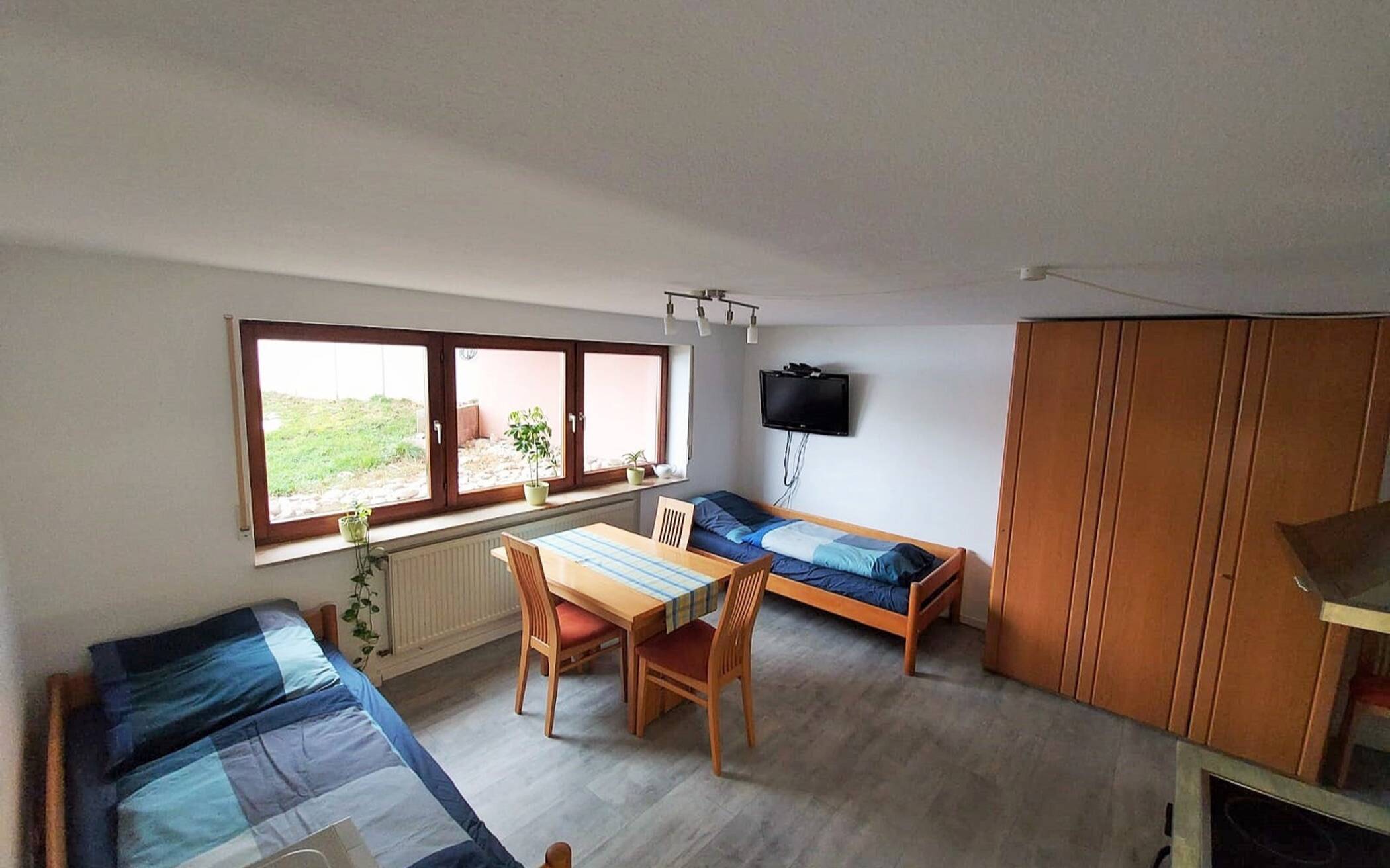 Möblierte Wohnung Stuttgart – Wohnen auf Zeit auf Bauernhof – 70565 Stuttgart – Vorschaubild 3
