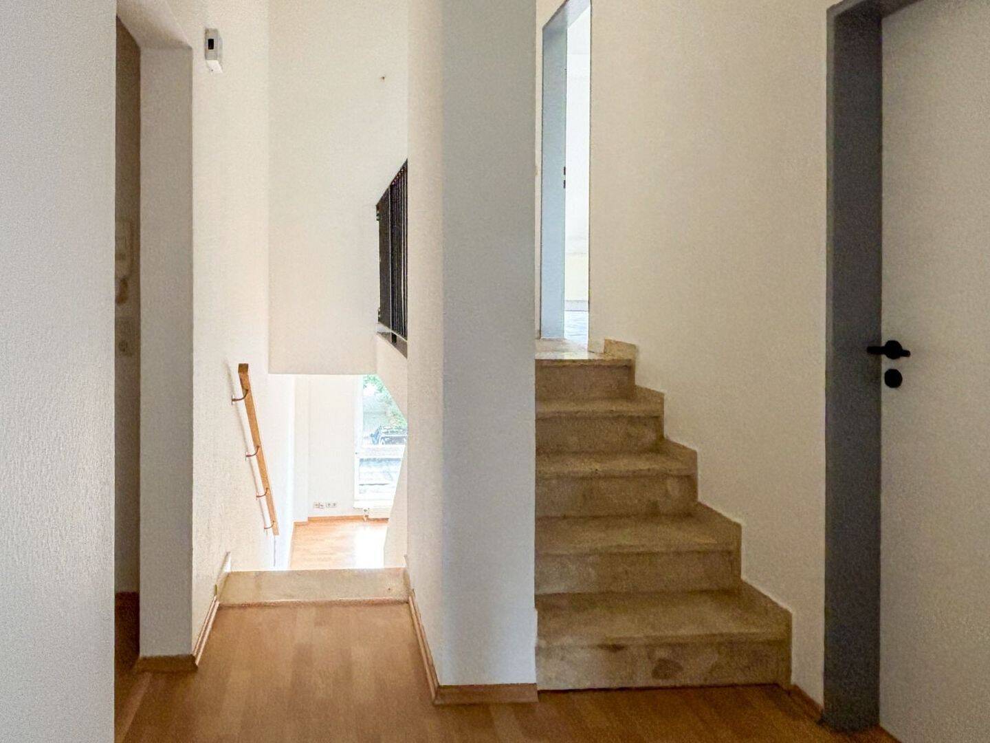 Charmante Maisonette-Wohnung mit neuer Einbauküche und Dachterrasse in Kreyenbrück – 26133 Oldenburg (Oldb) – Vorschaubild 7