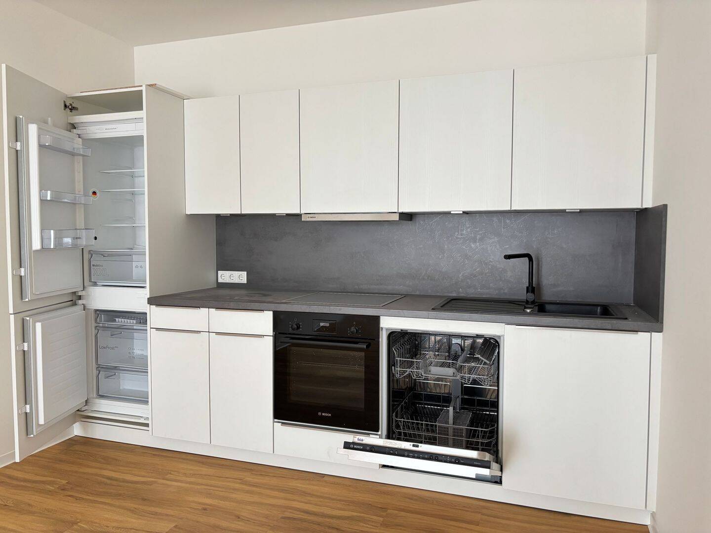 ERSTBEZUG! Coole 3-RW mit Ankleide, Wanne & Dusche, EBK und mehr !!! – 1159 Dresden – Vorschaubild 2