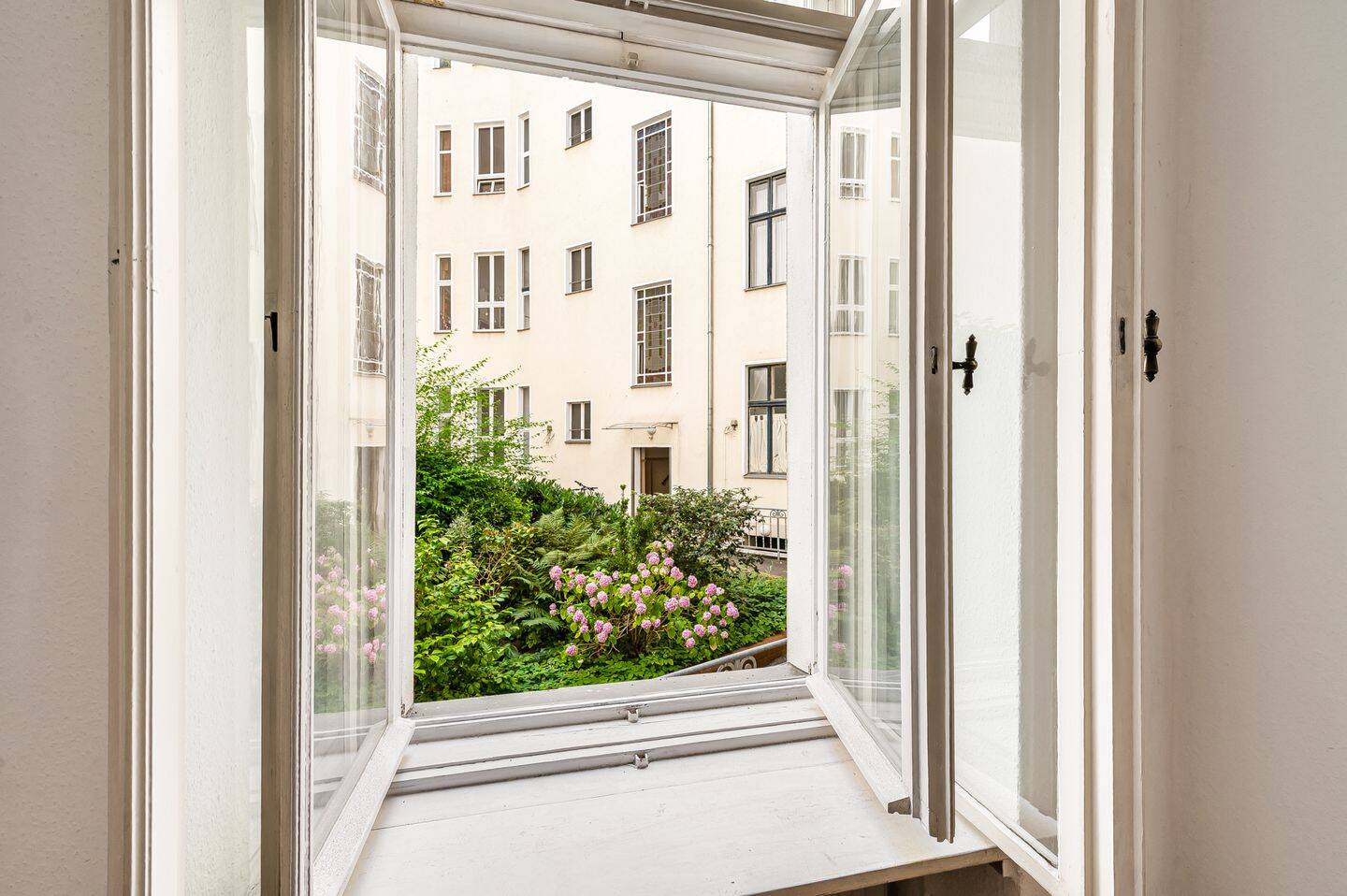 Charmante Altbauwohnung mit idyllischem Hofblick & eigener Terrasse – 10715 Berlin – Vorschaubild 6