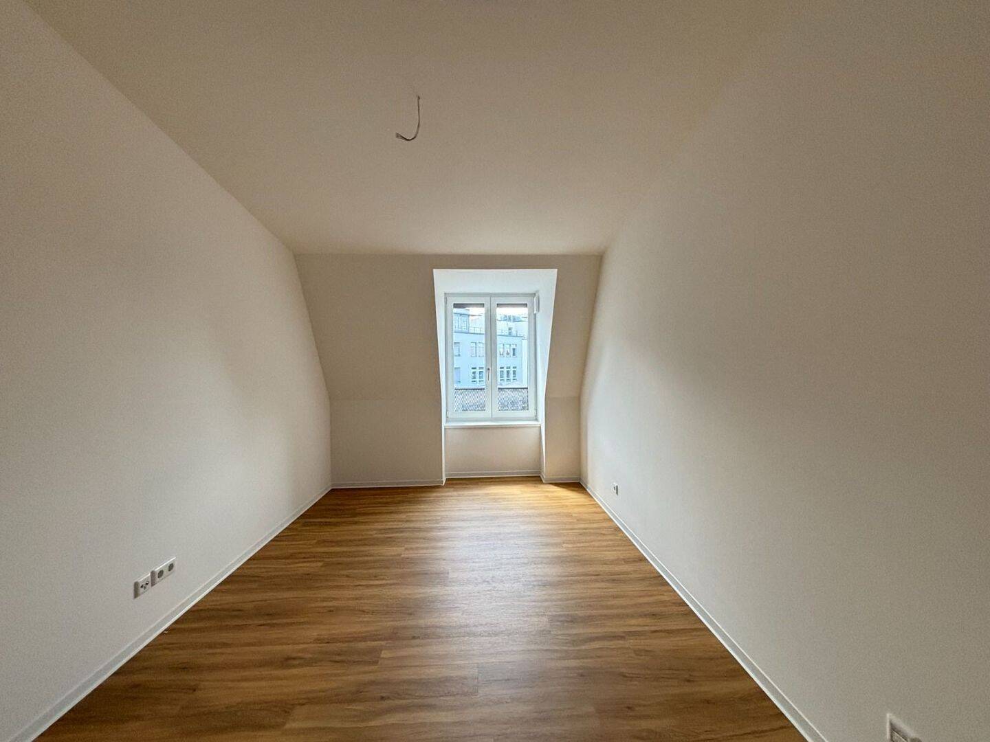 ERSTBEZUG! Coole 3-RW mit Ankleide, Wanne & Dusche, EBK und mehr !!! – 1159 Dresden – Vorschaubild 6