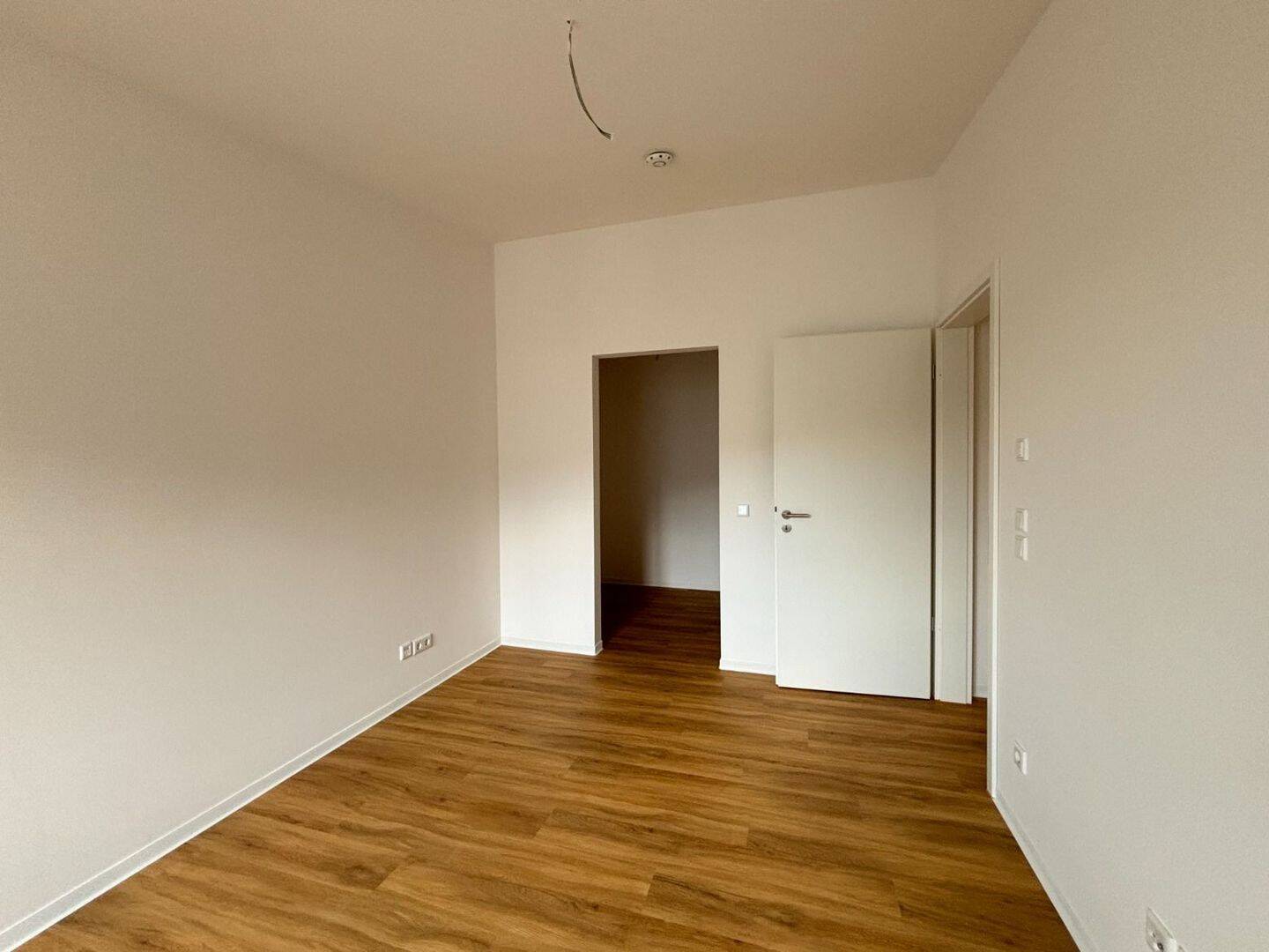 ERSTBEZUG! Coole 3-RW mit Ankleide, Wanne & Dusche, EBK und mehr !!! – 1159 Dresden – Vorschaubild 7