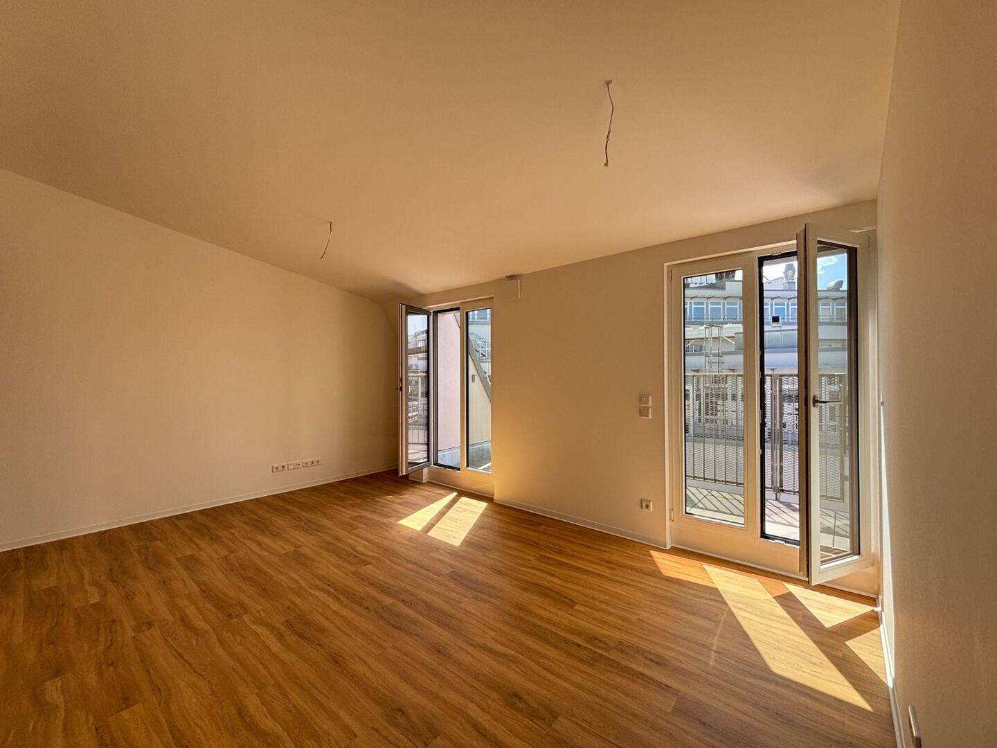 ERSTBEZUG! Coole 3-RW mit Ankleide, Wanne & Dusche, EBK und mehr !!! – 1159 Dresden – Vorschaubild 8