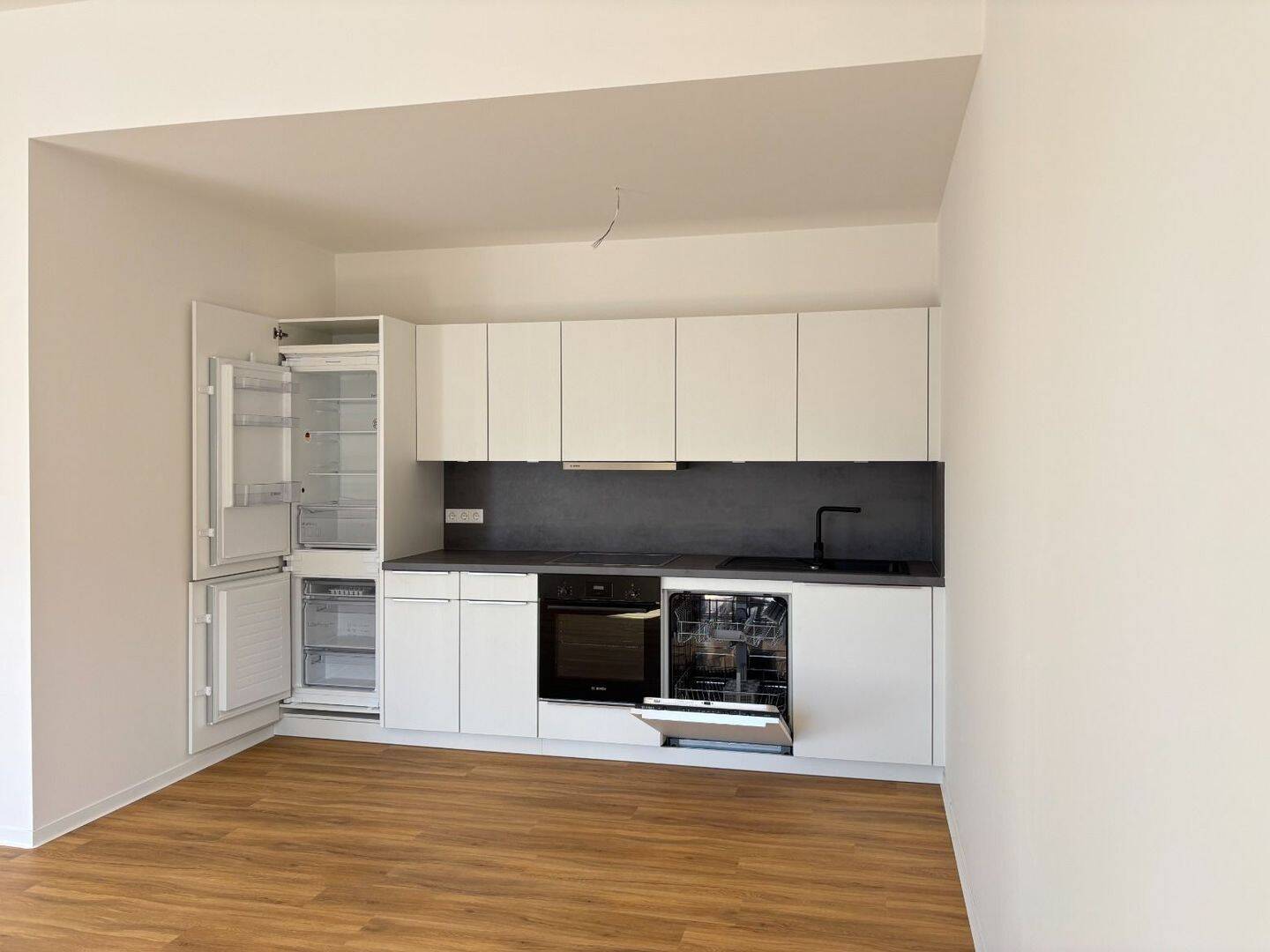 ERSTBEZUG! Coole 3-RW mit Ankleide, Wanne & Dusche, EBK und mehr !!! – 1159 Dresden – Vorschaubild 11