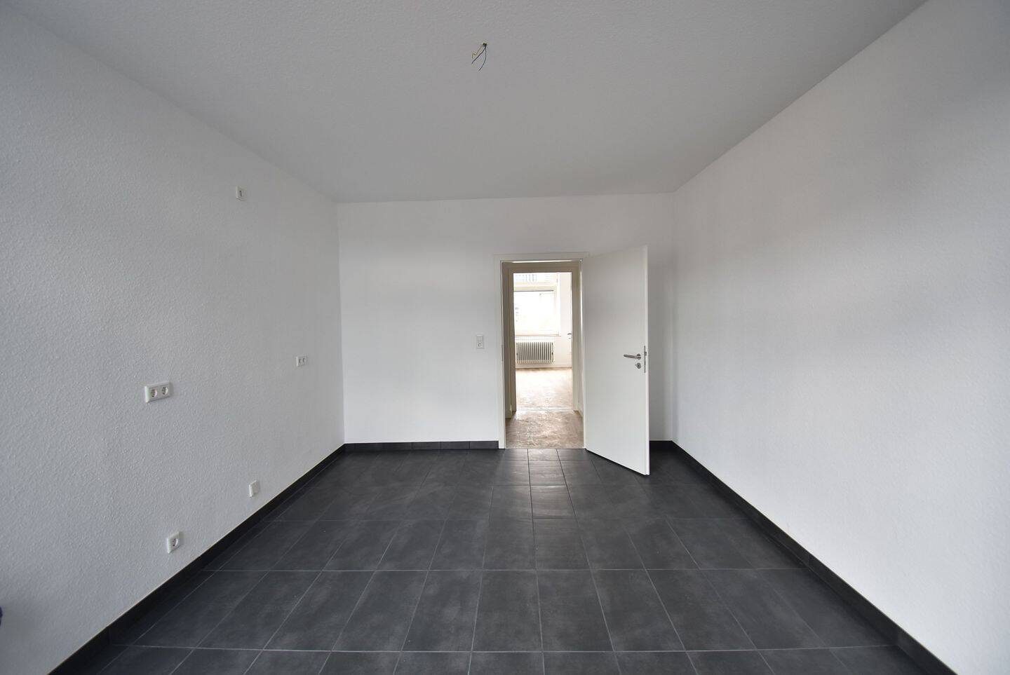 Lorettostraße! Renovierte 2-Zi-Altbau-Whg mit Balkon zu vermieten – 40219 Düsseldorf – Vorschaubild 11