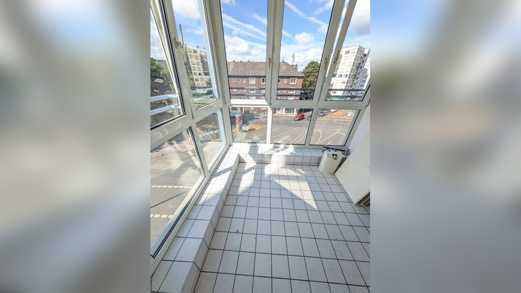 Frisch sanierte 2-Zimmer-Wohnung mit Einbauküche und (Winter-)Balkon – 40477 Düsseldorf – Vorschaubild 9