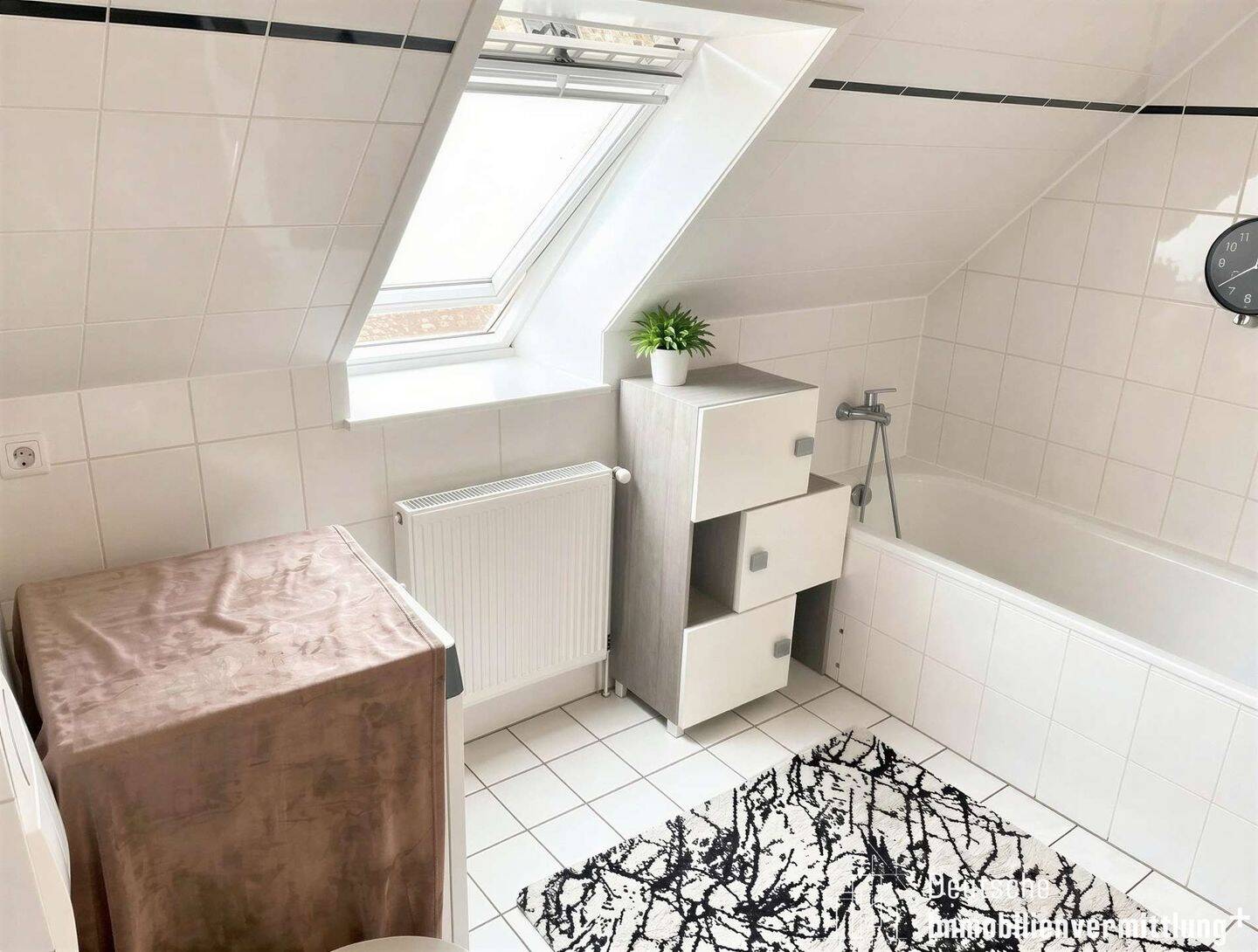 Wohnen auf zwei Ebenen – gepflegte Maisonette mit Balkon und TG-Stellplatz – 22523 Hamburg – Vorschaubild 11