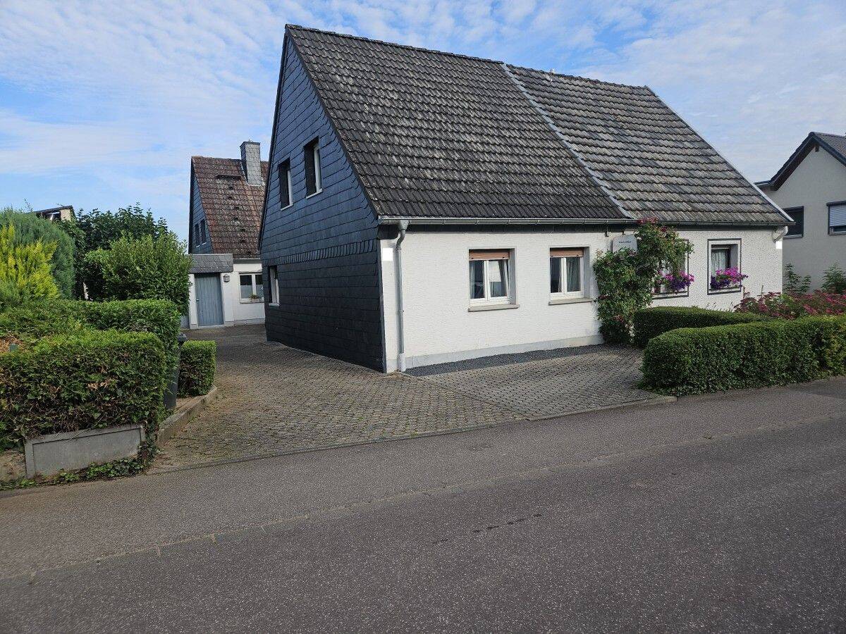 Charmantes Immobilienensemble in Trier-Heiligkreuz/ Weismark. Doppelhaushälfte mit Anbau und Grundstück. – 54294 Trier – Vorschaubild 3