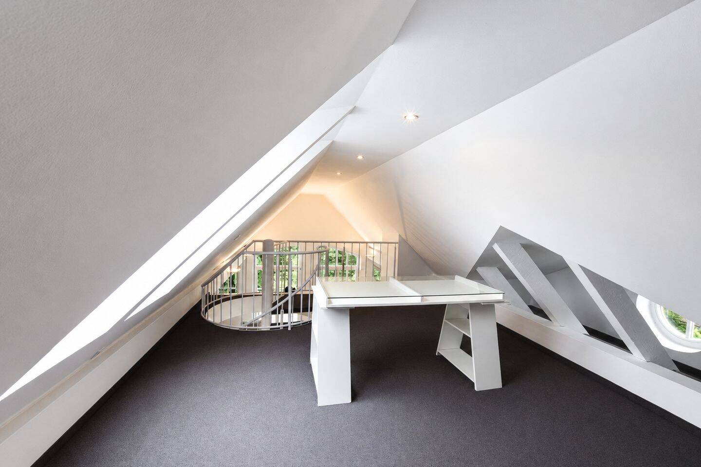 AIGNER – Lichtdurchflutete Dachgeschosswohnung mit separatem Hobbyraum am Pasinger Stadtpark – 81243 München – Vorschaubild 3