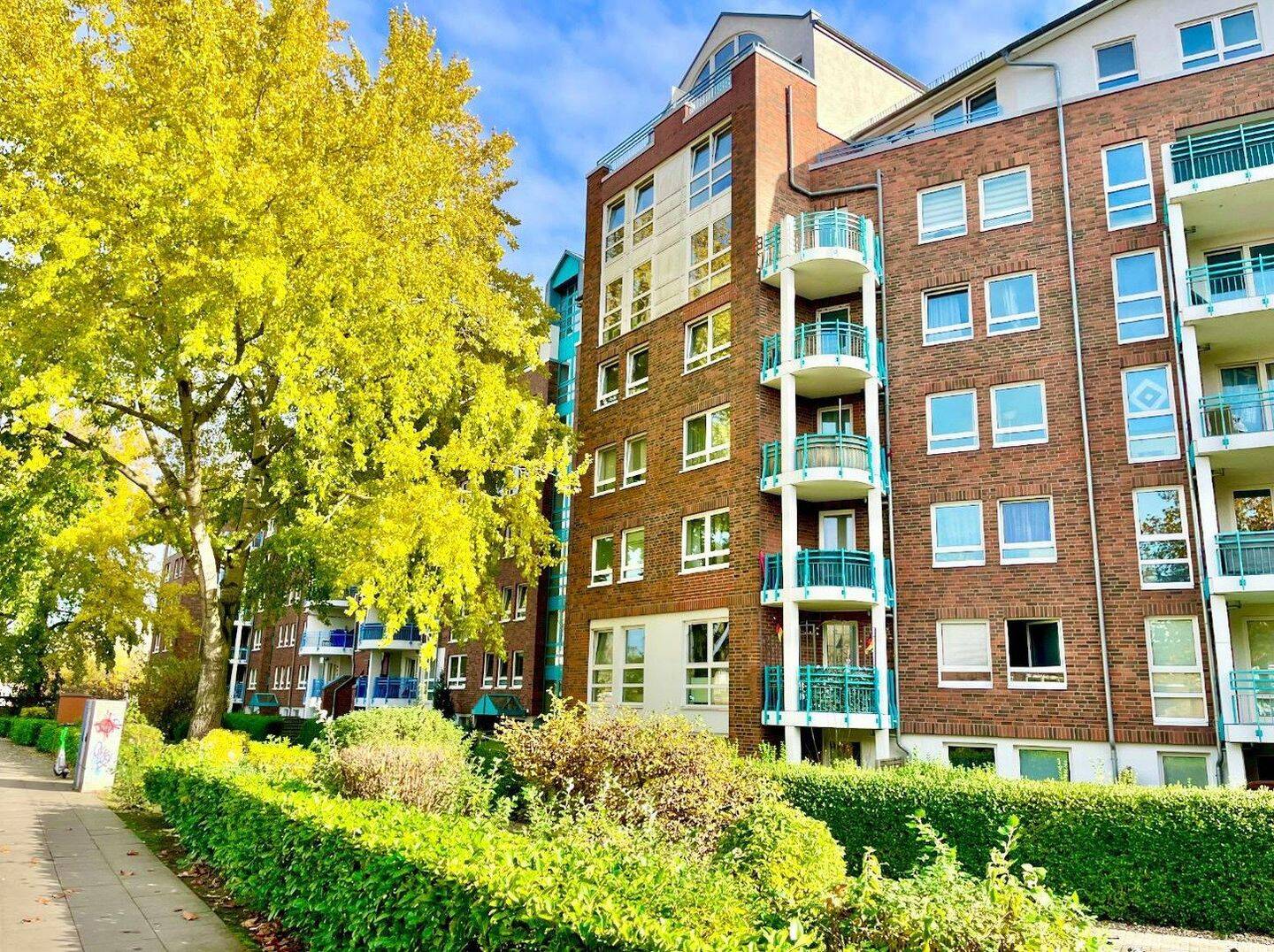 Von Privat, Helle und ruhige 2-Zimmer-Wohnung in Hamburg, mit Balkon ins grüne, inkl. TG-Stellplatz – 21031 Hamburg – Vorschaubild 2