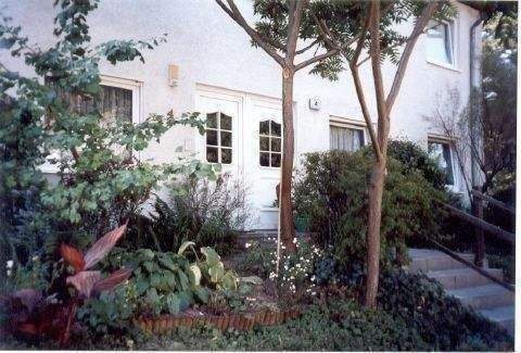 Provisionsfreie 3 Zimmer, Küche, großes Bad, Abstellraum, Terrasse, eingezäunter Garten, Keller, Waschkeller, eigene separate Tiefgarage ! – 12527 Berlin – Vorschaubild 4
