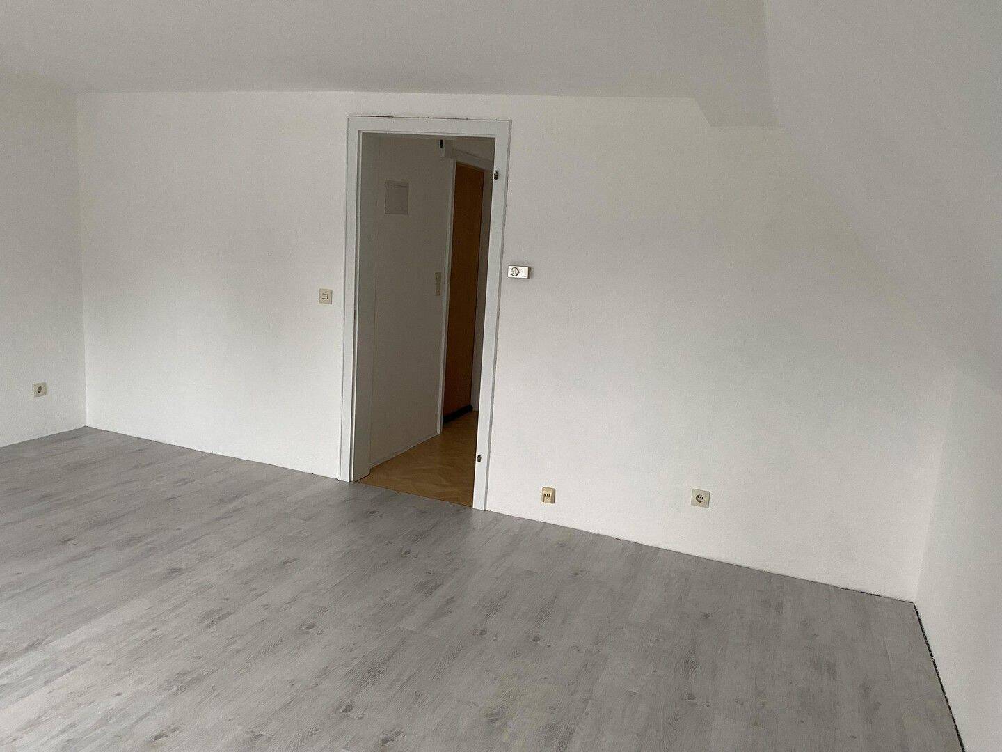 Rennovierte Wohnung mit Küche Ruhig und zentral im Bergischen Schieferhaus mit Garten – 42499 Hückeswagen – Vorschaubild 4