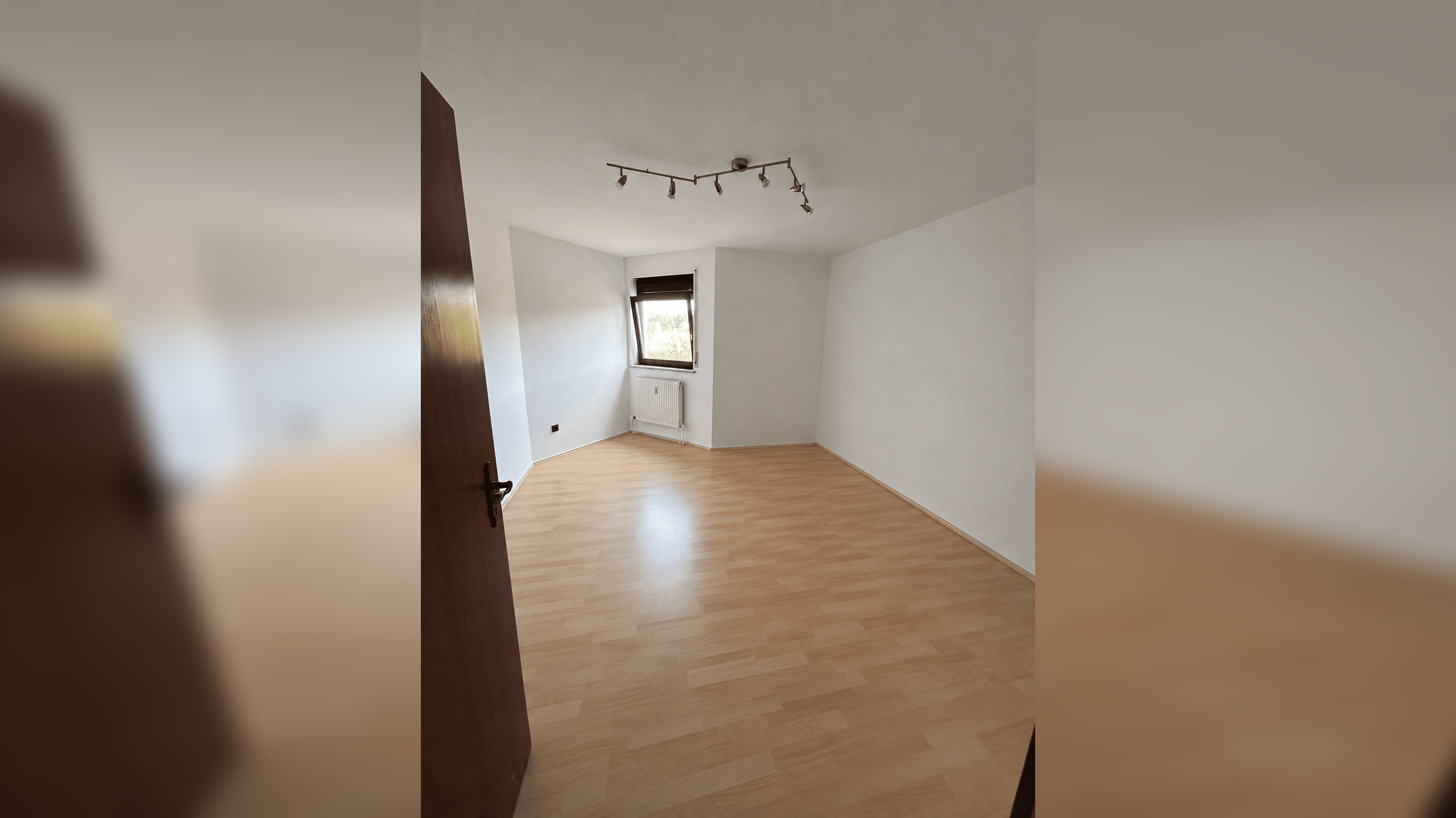 3-Zimmer Wohnung mit Balkon, Einbauküche und Außenstellplatz in Wolkersdorf. – 91126 Schwabach – Vorschaubild 2