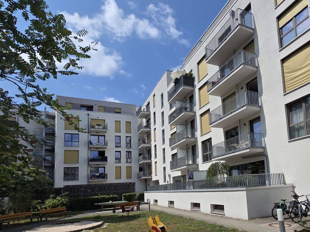 2-Zimmer-Wohnung in Berlin: Aufzug und Blick zum WISTA – 12489 Berlin – Vorschaubild 2