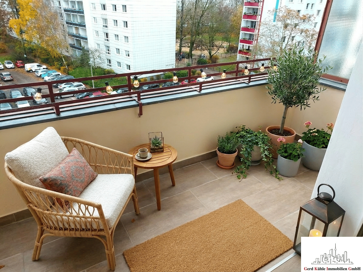 Altbauwohnungen saniert oder auch unsaniert zum Sofortbezug / gr. Balkone / hohe Räume – 10247 Berlin – Vorschaubild 2