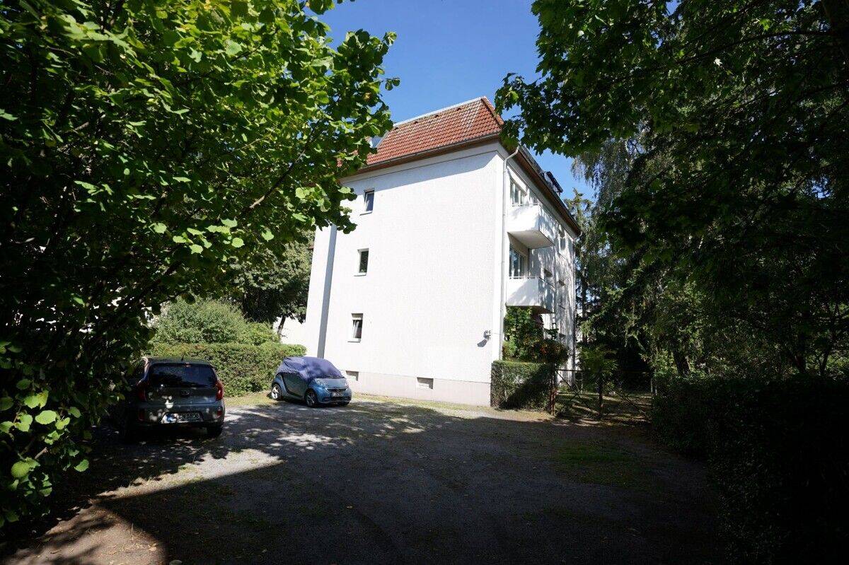 Hauptstadtmakler-Bezugsfreie modernisierte Dachgeschosswohnung mit Stellplatz in Top-Lage – 12247 Berlin – Vorschaubild 3