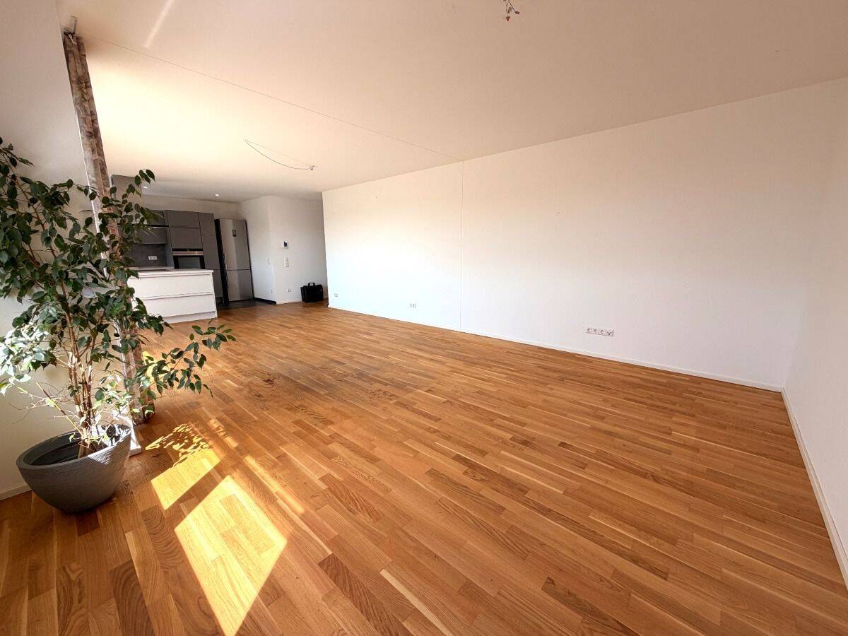 Exklusive und großzügige Dachgeschosswohnung mit sonniger Dachterrasse im Herzen von Vöhringen – 89269 Vöhringen – Vorschaubild 3
