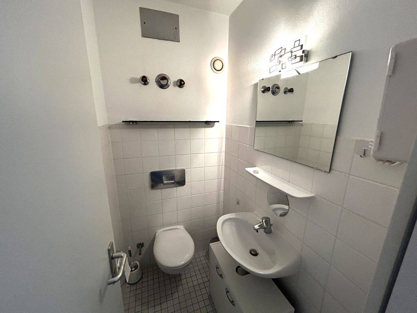 Gemütliche 3-Zimmerwohnung in S-Bahnhofnähe mit Süd-Balkon…. – 82008 Unterhaching – Vorschaubild 7