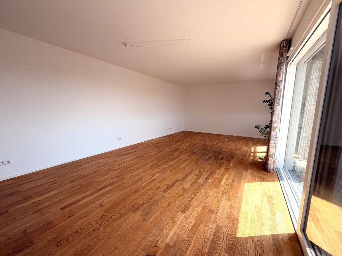 Exklusive und großzügige Dachgeschosswohnung mit sonniger Dachterrasse im Herzen von Vöhringen – 89269 Vöhringen – Vorschaubild 4