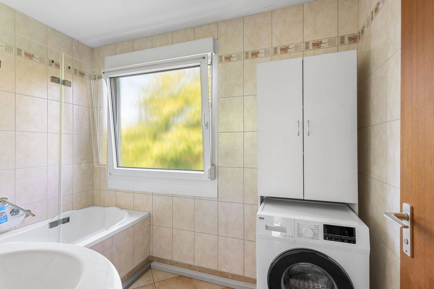 Geräumige Familienwohnung mit Balkon in Regensburg, Reinhausen – 93057 Regensburg – Vorschaubild 2
