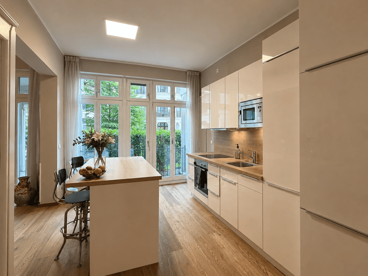 Fellini Residenz! Hochwertig: 4 Zi., 2 Bäder, Gäste WC & EBK! Super geschnitten in Toplage – 10179 Berlin – Vorschaubild 3