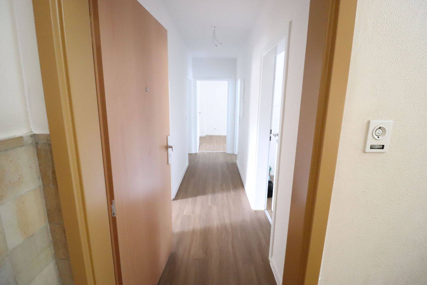 Ab 01.10. Ersteinzug nach Sanierung, 3,5-Zimmer Wohnung mit Balkon, Fernwärme in Parklage – 46117 Oberhausen – Vorschaubild 6