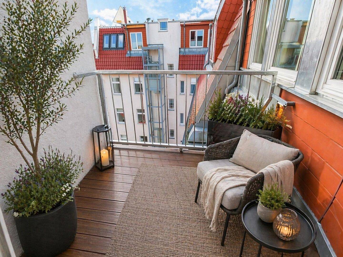 Exklusive Dachgeschosswohnung mit Kamin & Aufzug – 10249 Berlin – Vorschaubild 2
