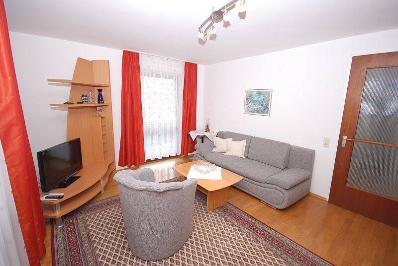 Zwei-Zimmer-Wohnung komplett möbliert und ausgestattet in zentrumsnaher Lage – 83435 Bad Reichenhall – Vorschaubild 3