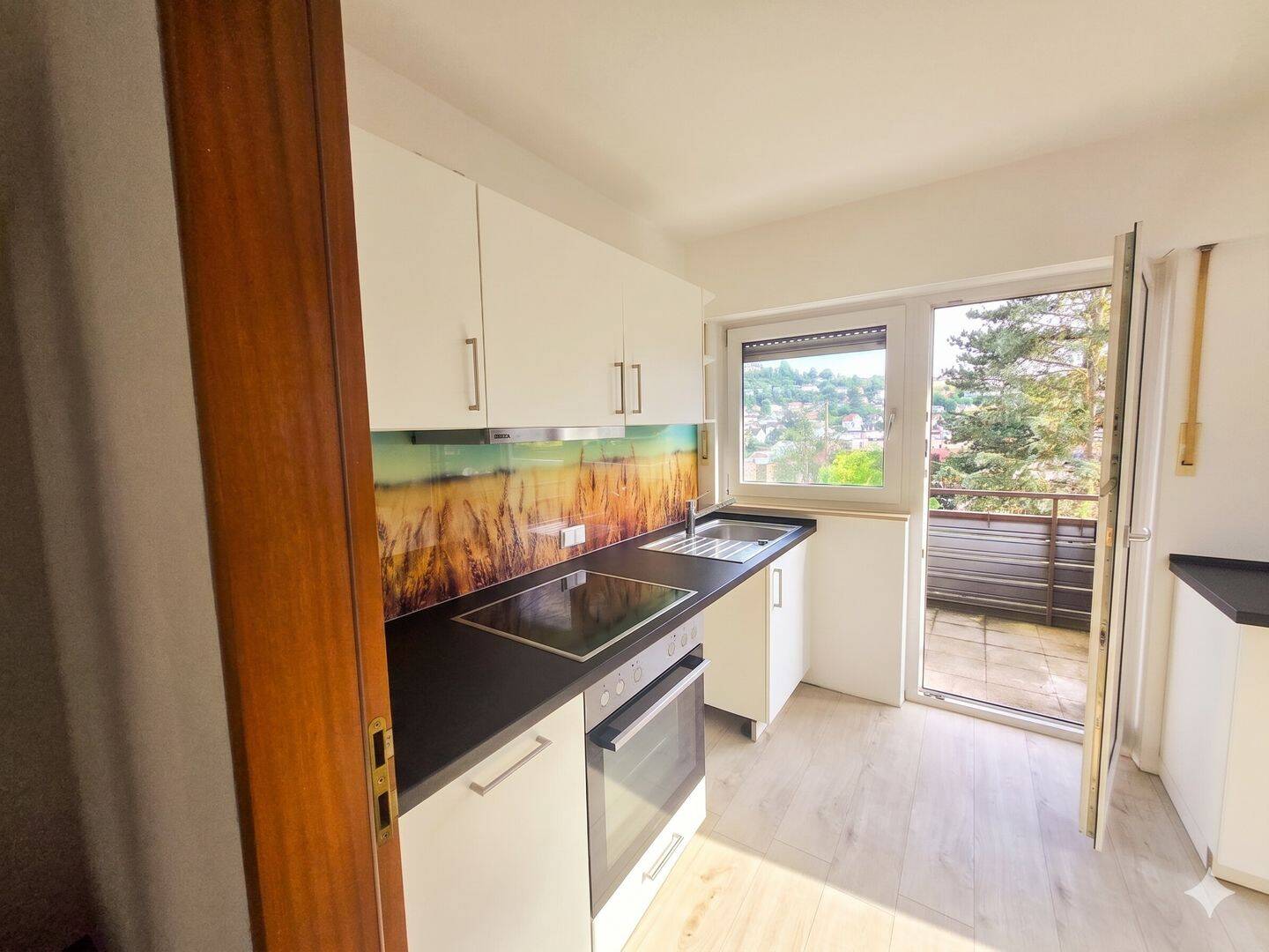 Lieblingsplatz über den Dächern: Gemütliche DG-Perle mit Traumaussicht und Balkon in Stuttgart-Süd – 70199 Stuttgart – Vorschaubild 6