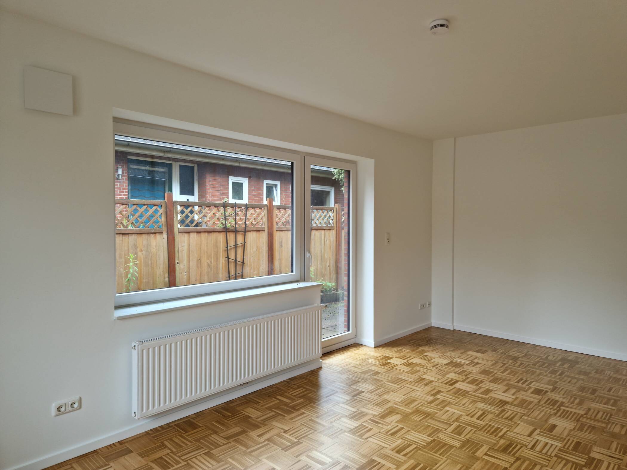 Hier warten 71 m² zum Wohlfühlen auf Sie – saniert und bezugsfertig ab sofort mit Terrasse und großem Gemeinschaftsgarten – 21629 Neu Wulmstorf – Vorschaubild 4