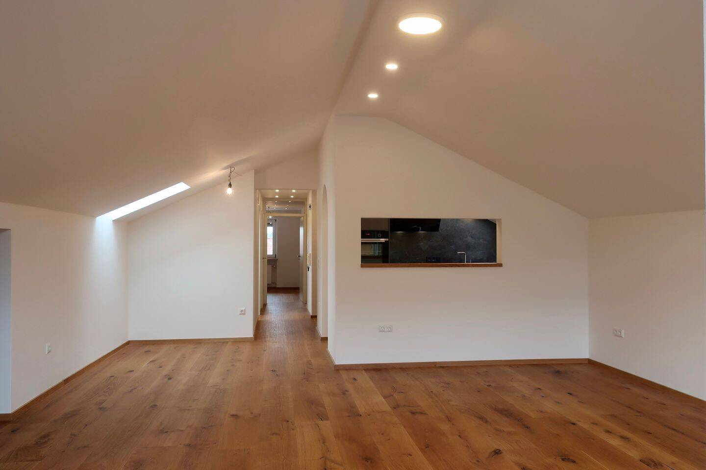 Ruhige 3-Zimmer Dachgeschosswohnung mit Bergblick – 83346 Bergen – Vorschaubild 2