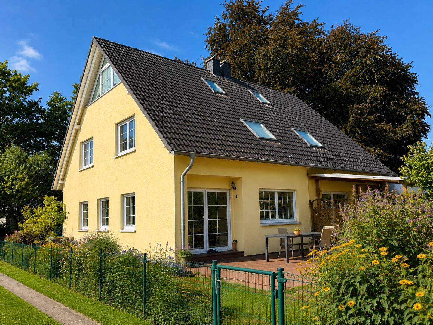 Familienglück in Heiligensee: Moderne Doppelhaushälfte mit Kamin, Solaranlage und Biogarten – 13503 Berlin – Vorschaubild 2