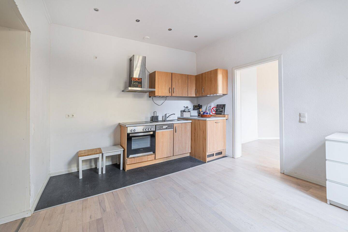 Helle 2-Zimmer-Wohnung mit Einbauküche und Tiefgaragenstellplatz- zentral in Rendsburg gelegen – 24768 Rendsburg – Vorschaubild 4