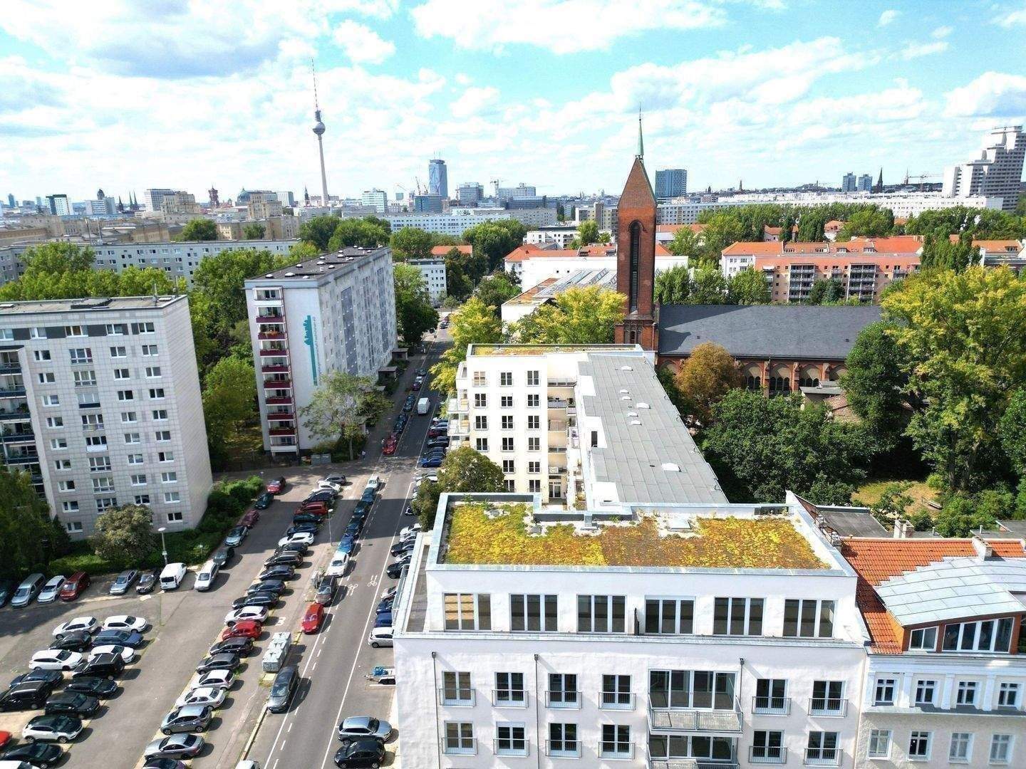 Dachgeschoß / Erstbezug / Lift / hohe Räume / große Terrasse / hohe Räume / S/O Ausrichtung – 10243 Berlin – Vorschaubild 4