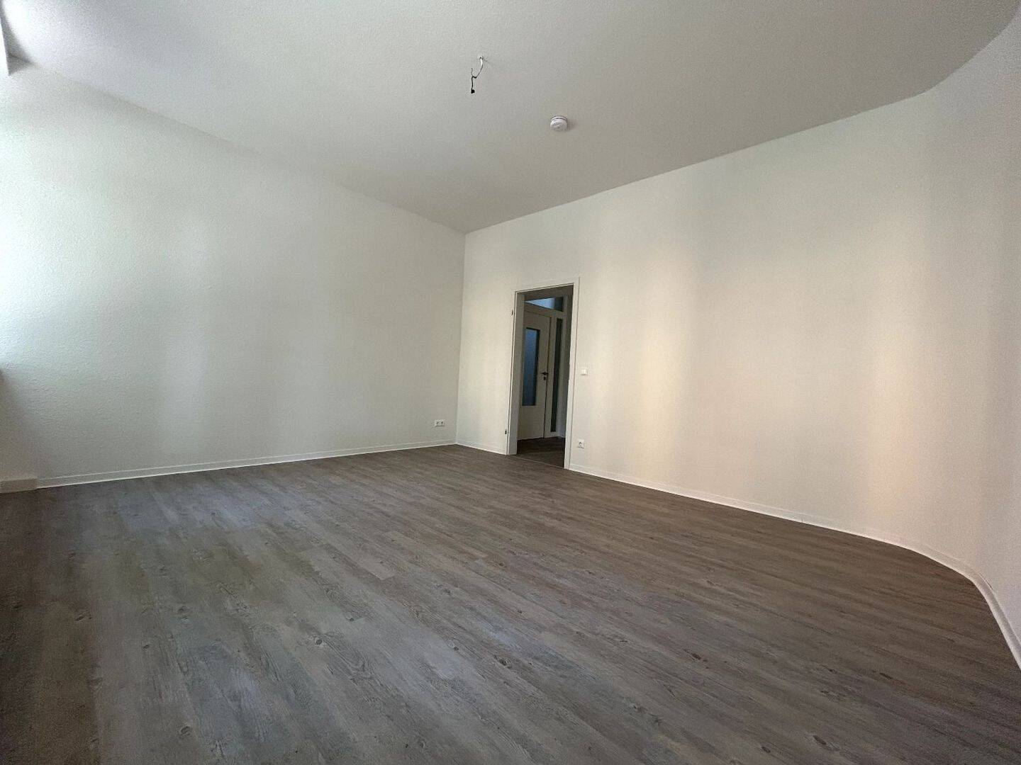 5-Zimmer-Wohnung mit 128 m² Wohnfläche und frisch renoviert in Erfurt – 99084 Erfurt – Vorschaubild 2