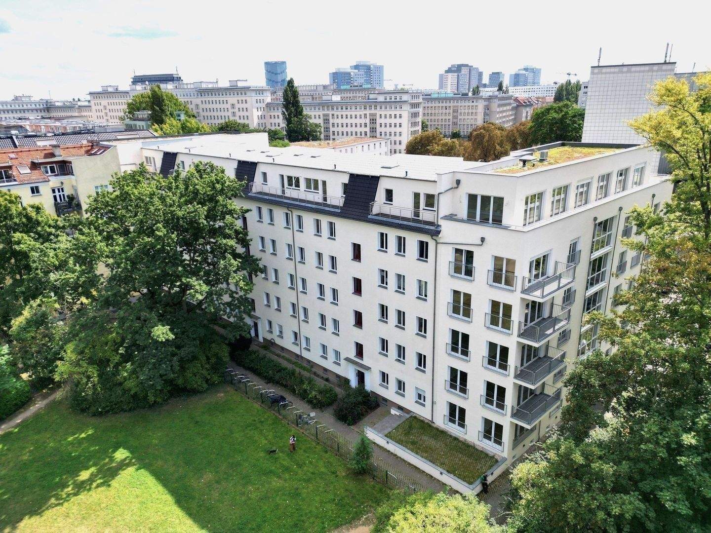 Dachgeschoß / Erstbezug / Lift / hohe Räume / große Terrasse / hohe Räume / S/O Ausrichtung – 10243 Berlin – Vorschaubild 5