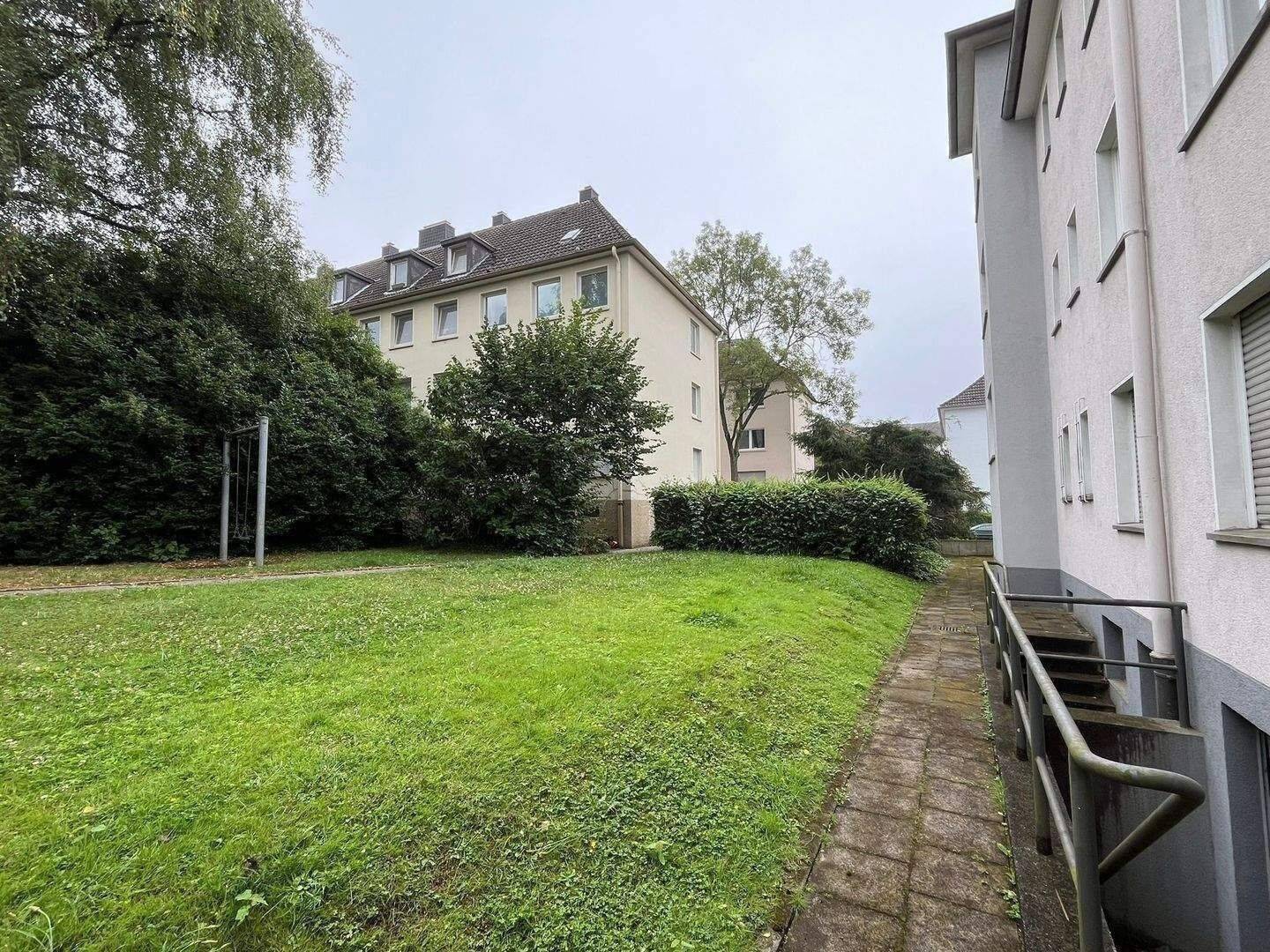 Gemütlich & grün: Helle 2-Zimmer-Wohnung mit Tageslichtbad in Essen-Holsterhausen – 45147 Essen – Vorschaubild 2