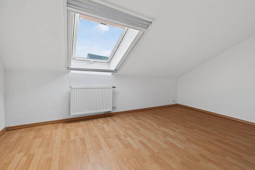 Gemütliche 3-Zimmer-Dachgeschoss Wohnung ab 1.11.2026 in Karlsruhe zu vermieten – 76187 Karlsruhe – Vorschaubild 3