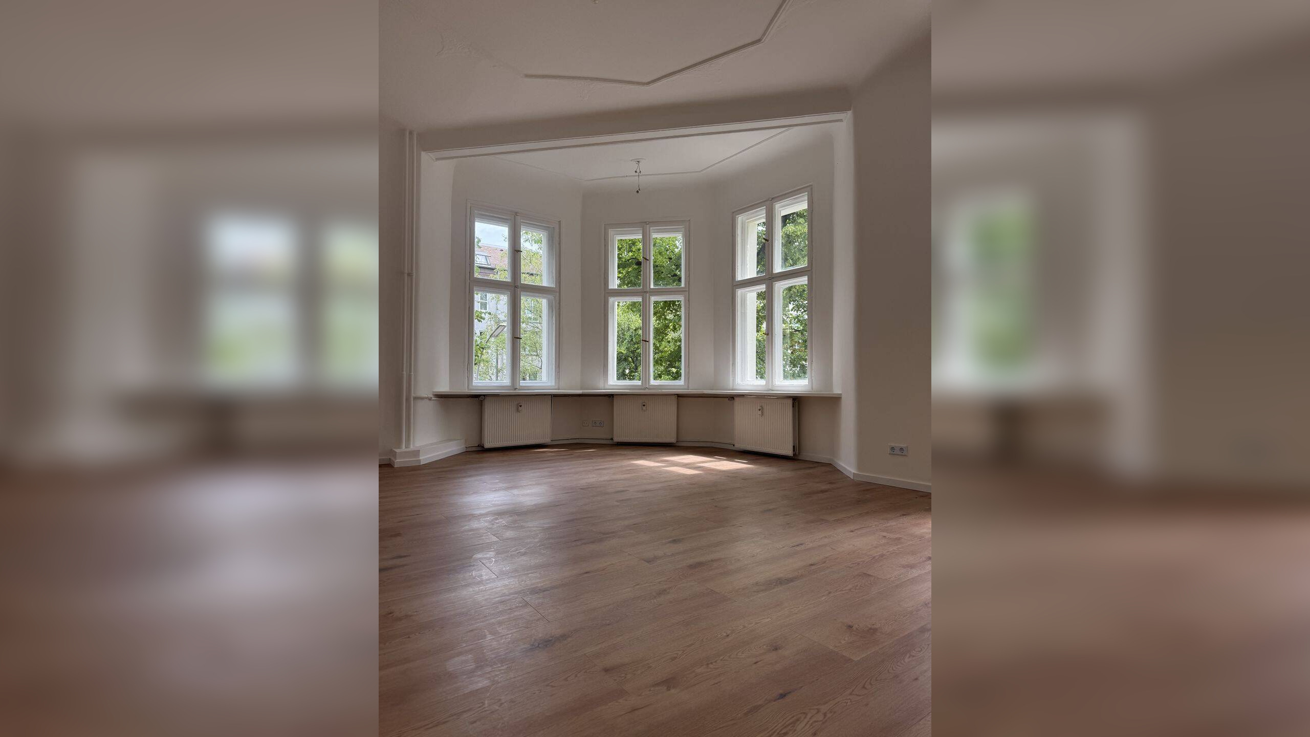Elegante 5-Zimmer-Altbauwohnung am Wröhmännerpark mit Stuck, Balkon und zwei Bädern. – 13585 Berlin – Vorschaubild 4